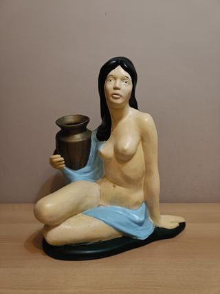Figura cerámica mujer con cántaro