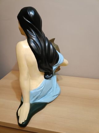 Figura cerámica mujer con cántaro