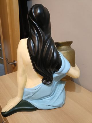 Figura cerámica mujer con cántaro