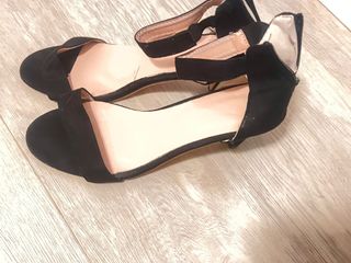 Vendo lote de zapatos en muy buen estado.