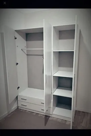 Armario blanco con cajones y estantes