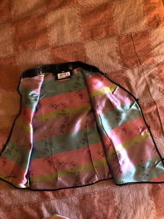 Blusa estilo chino floral negra