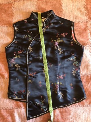 Blusa estilo chino floral negra