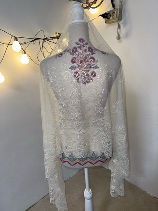 Mantilla Fallera Larga Beige y Blanca