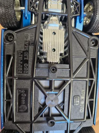 Burago Ferrari 250 LM 1:18