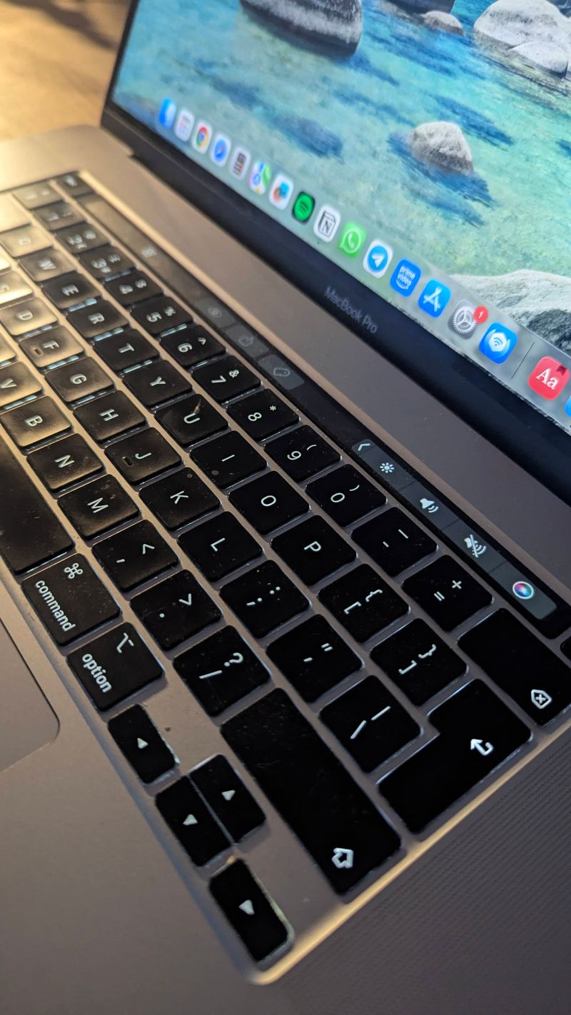 MacBook Pro 16 2019 i7 16GB RAM 512GB SSD afbeelding 2