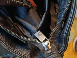 Bolso bandolera Emporio Armani negro a estrenar