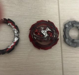 Beyblade Fénix Negro y Rojo