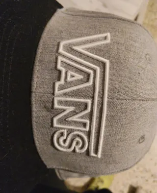 Gorra Vans Gris y Negra Nueva sin etiquetas