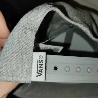 Gorra Vans Gris y Negra Nueva sin etiquetas