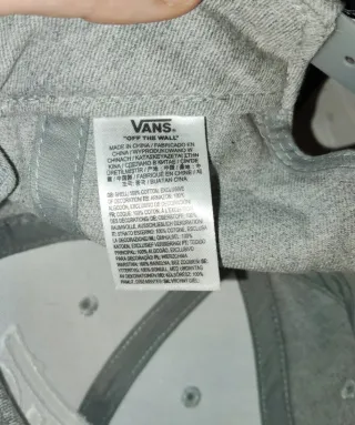 Gorra Vans Gris y Negra Nueva sin etiquetas