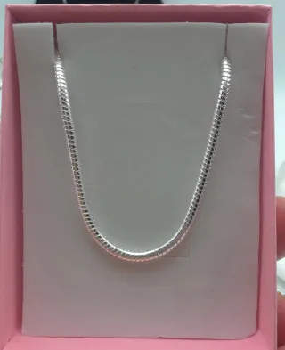 Pulsera tipo snake plateada-elegante y minimalista