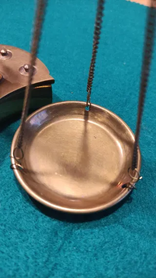 Balanza antigua de bronce