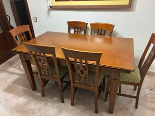 Mesa de comedor de madera con 6 sillas