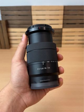 Obiettivo zoom versatile per fotocamere Sony 18-135 f/3.5-5.6