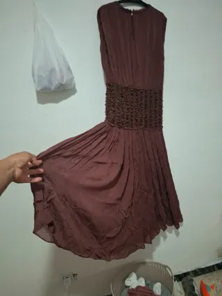 Vestido Zara marrón,  manga cero.