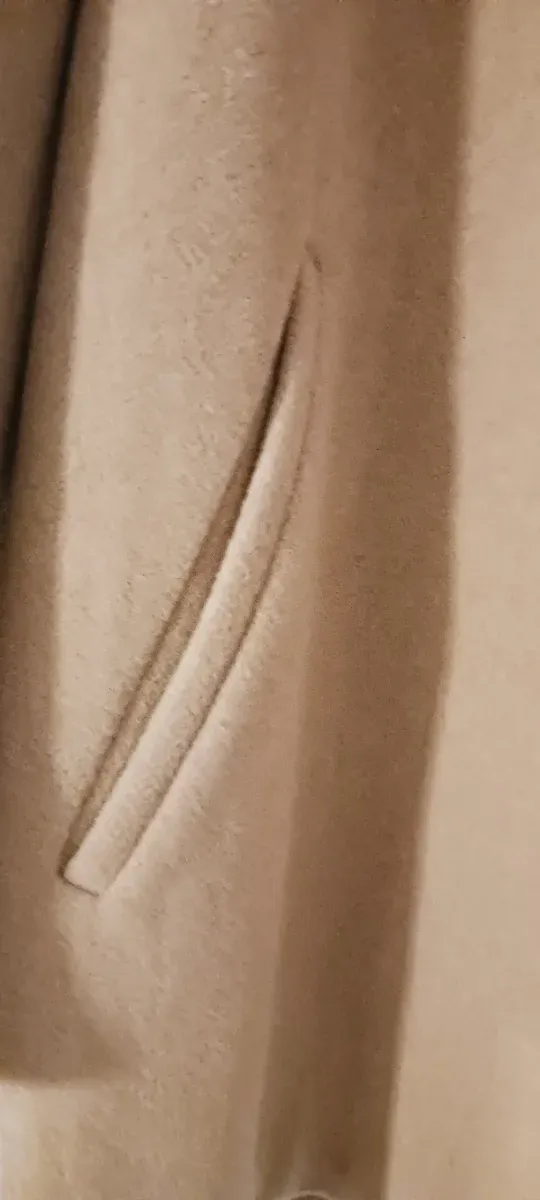 Abrigo corto paño beige con cuello de pelo