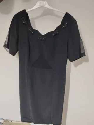 Vestido negro con pedrería