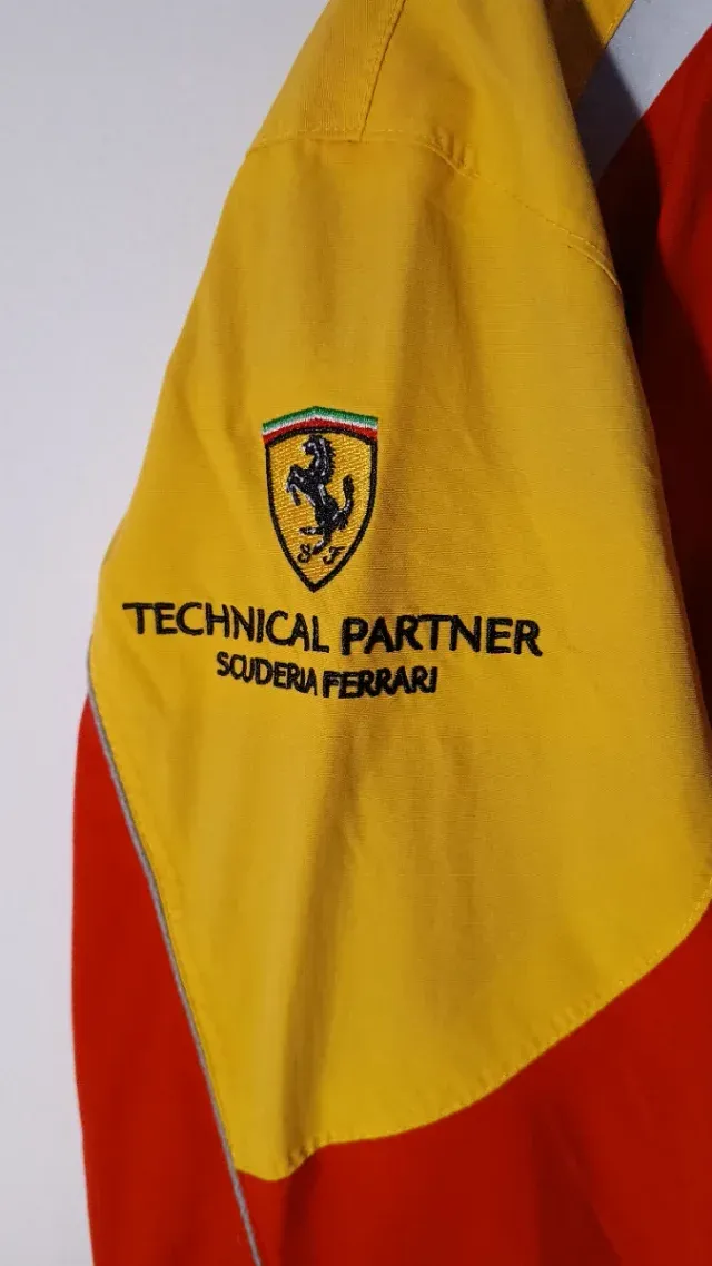 Chaqueta Ferrari Shell V-Power - Estilo Racing.