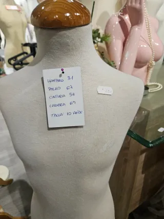 Bustos maniquí talla comunión 8 años y 10 años.