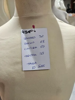 Bustos maniquí talla comunión 8 años y 10 años.