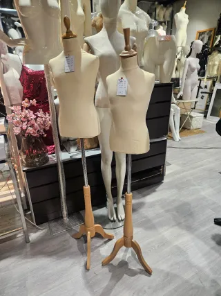 Bustos maniquí talla comunión 8 años y 10 años.