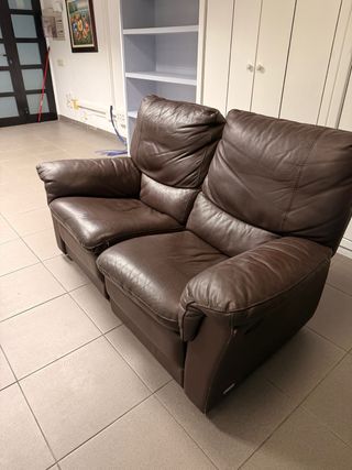 Sofá 2 plazas reclinable piel y mesa