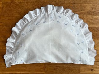 Sábana  y almohadas capazo/moisés bordadas celeste