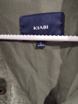 Chaqueta verde Kiabi con bordado floral