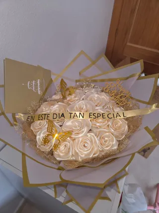 Ramo Rosas Eternas Hechas a Mano