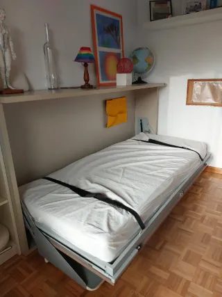 Cama abatible con escritorio. Medidas cama 200x90.