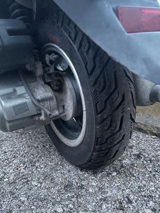 Moto Scooter BTM BT Roja y Negra. 125.