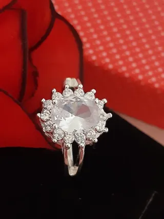 Anillo brillante Talla 7 , baño plata