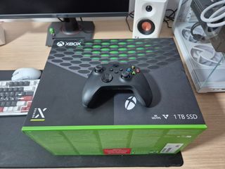 Xbox Series X 1TB SSD + Controller