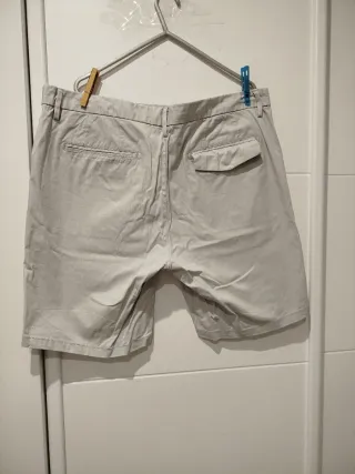 Pantalón corto beige