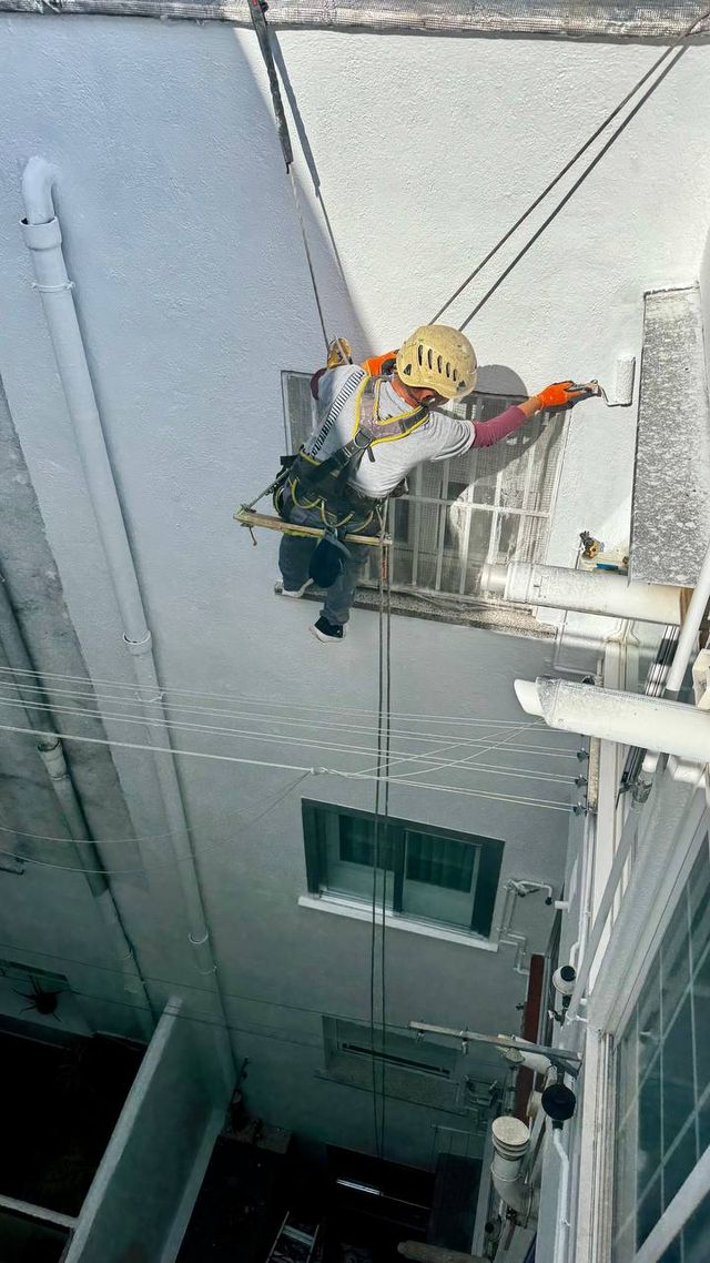 Pintura de fachada en altura