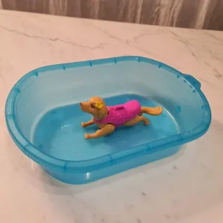 Barbie Perrita Taffy Nadadora con Piscina
