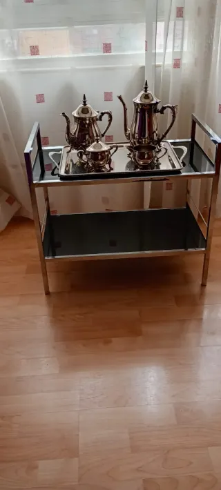 Juego de té plateado y bandeja con carrito
