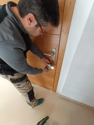 MANITAS / Mantenimiento de hogares y Locales