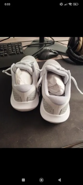 Zapatillas running UA Charged Surge 4 grises