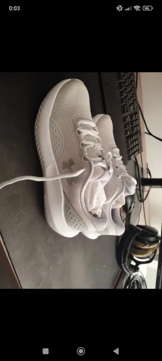 Zapatillas running UA Charged Surge 4 grises