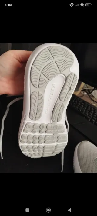 Zapatillas running UA Charged Surge 4 grises