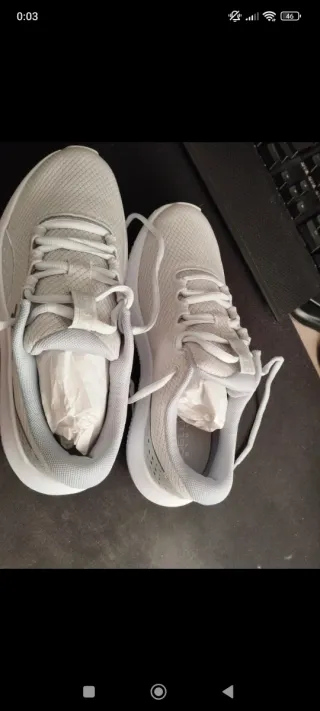 Zapatillas running UA Charged Surge 4 grises