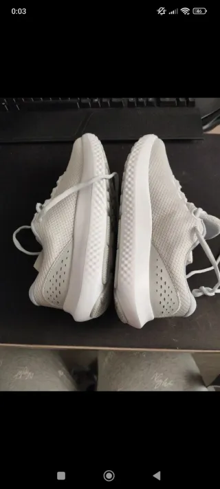 Zapatillas running UA Charged Surge 4 grises