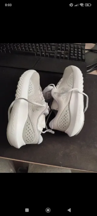 Zapatillas running UA Charged Surge 4 grises