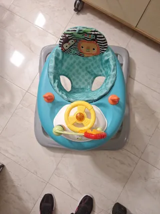 Caminador para bebés con juguetes