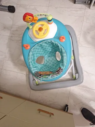 Caminador para bebés con juguetes