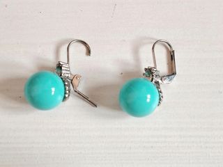 Orecchini donna. In metallo. Peso 12gr.