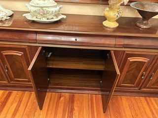 Aparador de salón de madera