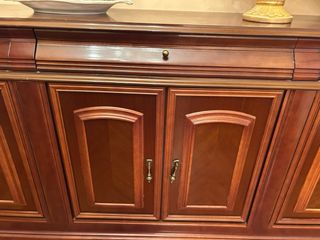 Aparador de salón de madera